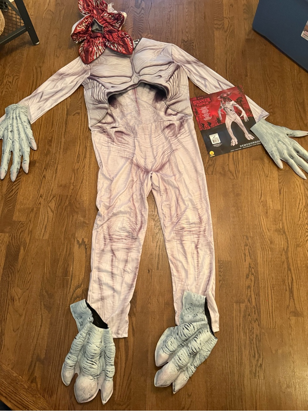 Stranger Things Demogorgon Adult Costume - White/Pale with Red Mask